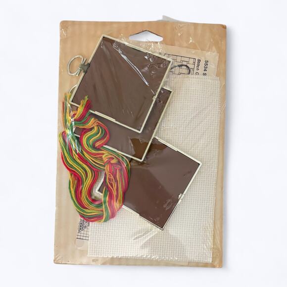 VTG WonderArt Counted Cross Stitch Christmas Ornaments Kit Sealed (Makes 3) 5534 - Picture 2 of 7